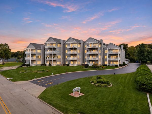 4412 River Drive , Unit 402, Moline, IL 61265