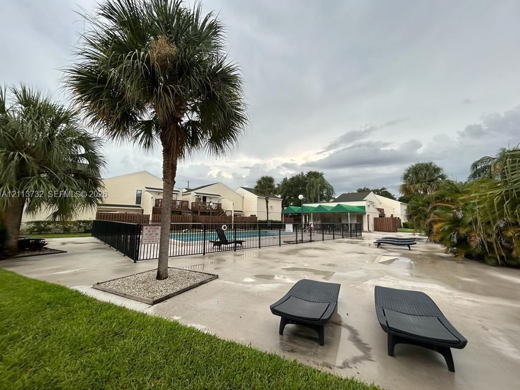 645 Executive Center Dr , Unit R107, West Palm Beach, FL 33401 Photo