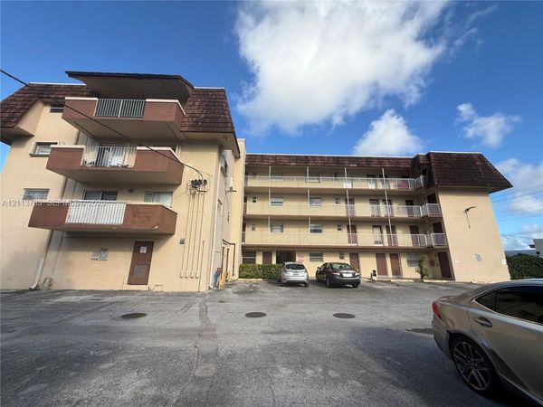 680 Miller Dr, Unit W401, Miami Springs, FL 33166