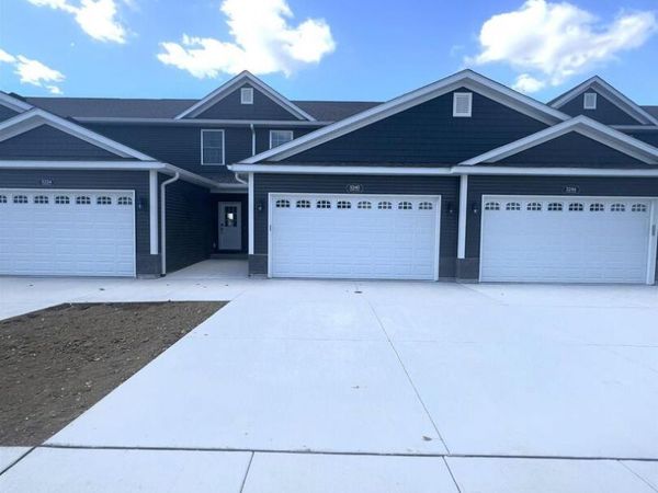 5240 PANDIT Drive , Bettendorf, IA 52722