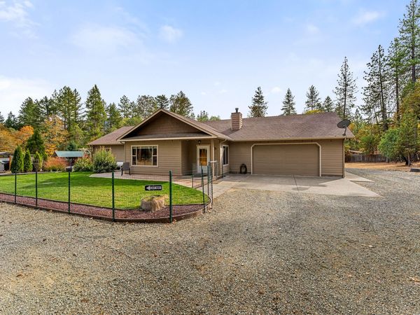 115 Stephen Way, Williams, OR 97544