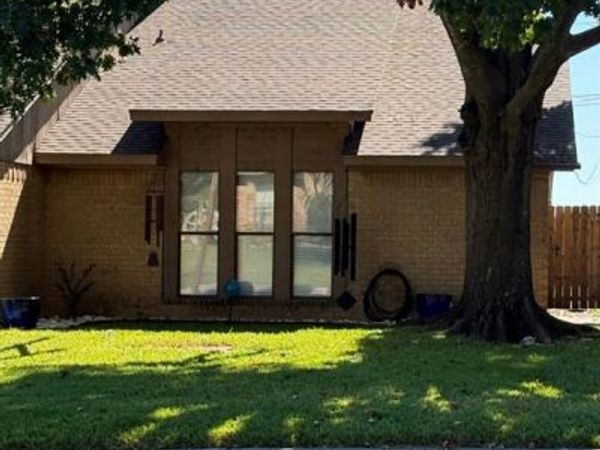 1803 W Jamestown Drive , Ennis, TX 75119