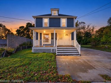 132 E Howard Street, Pontiac, Mi 48342