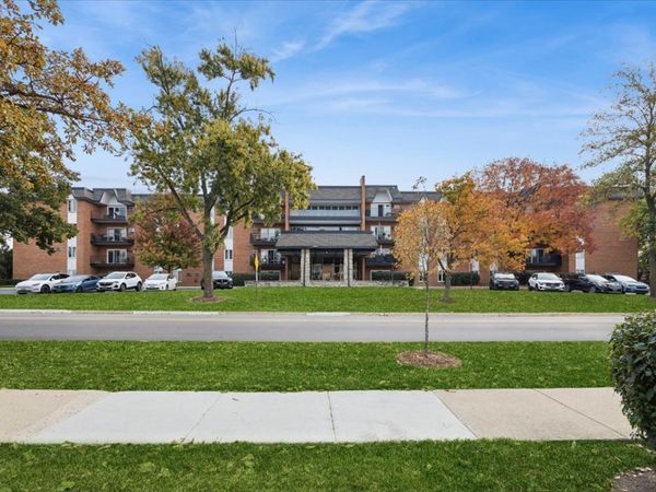 4221 Saratoga Avenue, Unit 115A, Downers Grove, IL 60515