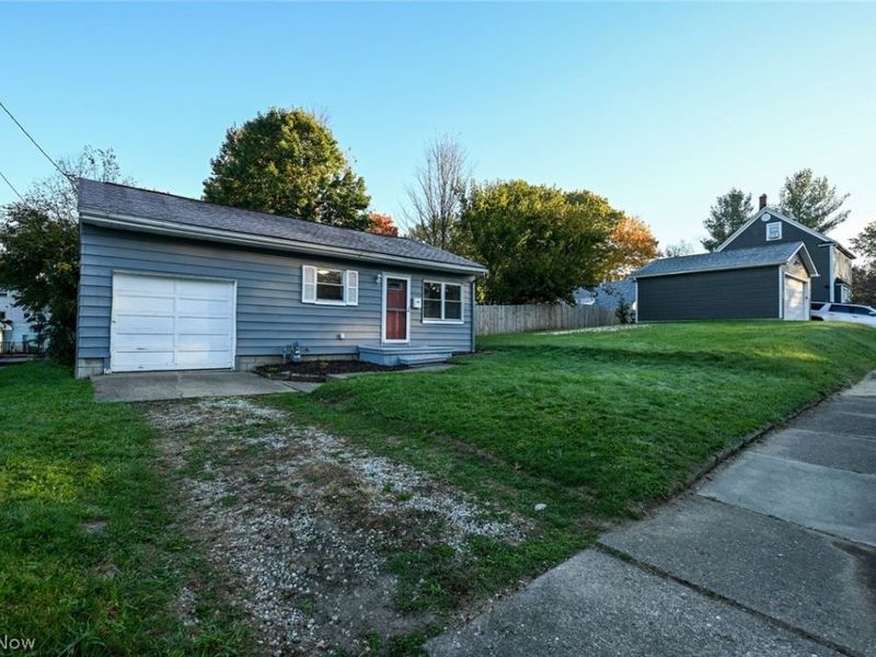 69 W Hiram Street , Barberton, OH 44203 Photo 2