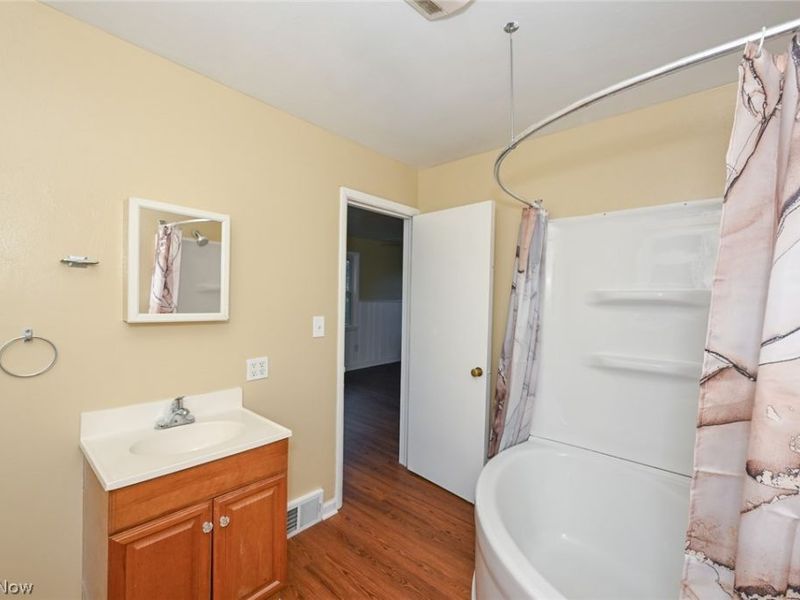 69 W Hiram Street , Barberton, OH 44203 Photo 20