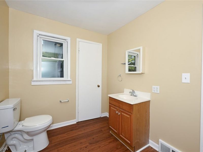 69 W Hiram Street , Barberton, OH 44203 Photo 21