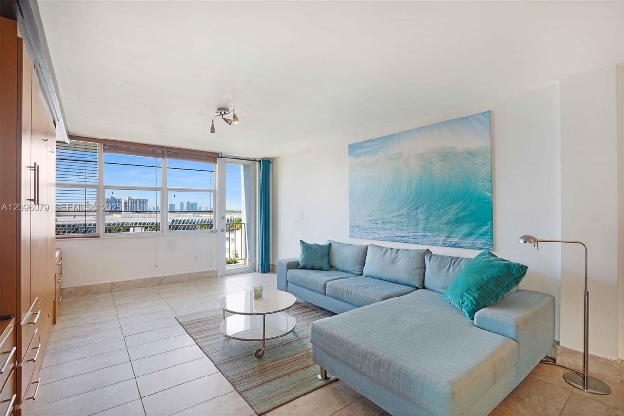 245 18 St , Unit 902, Miami Beach, FL 33139 Photo