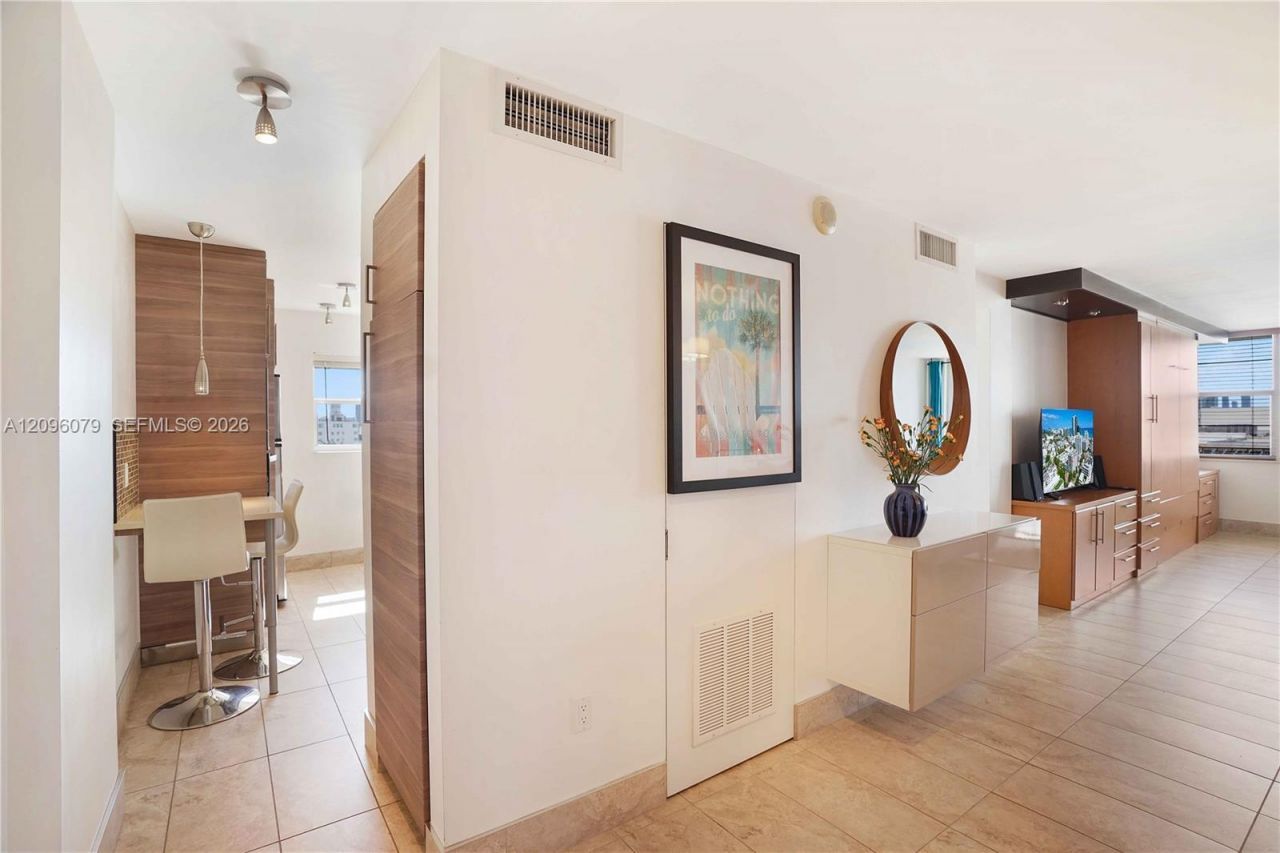 245 18 St , Unit 902, Miami Beach, FL 33139 Photo