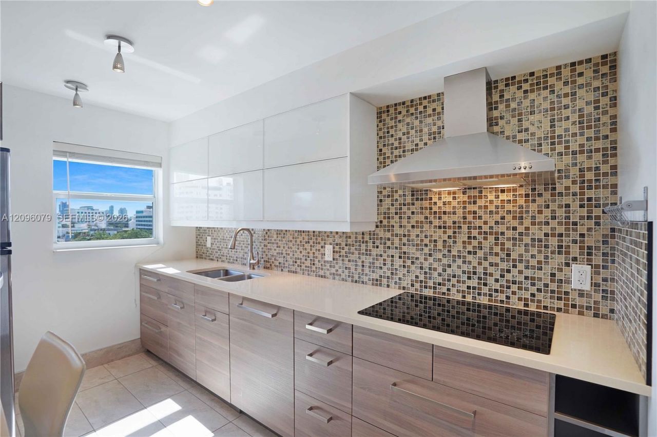 245 18 St , Unit 902, Miami Beach, FL 33139 Photo