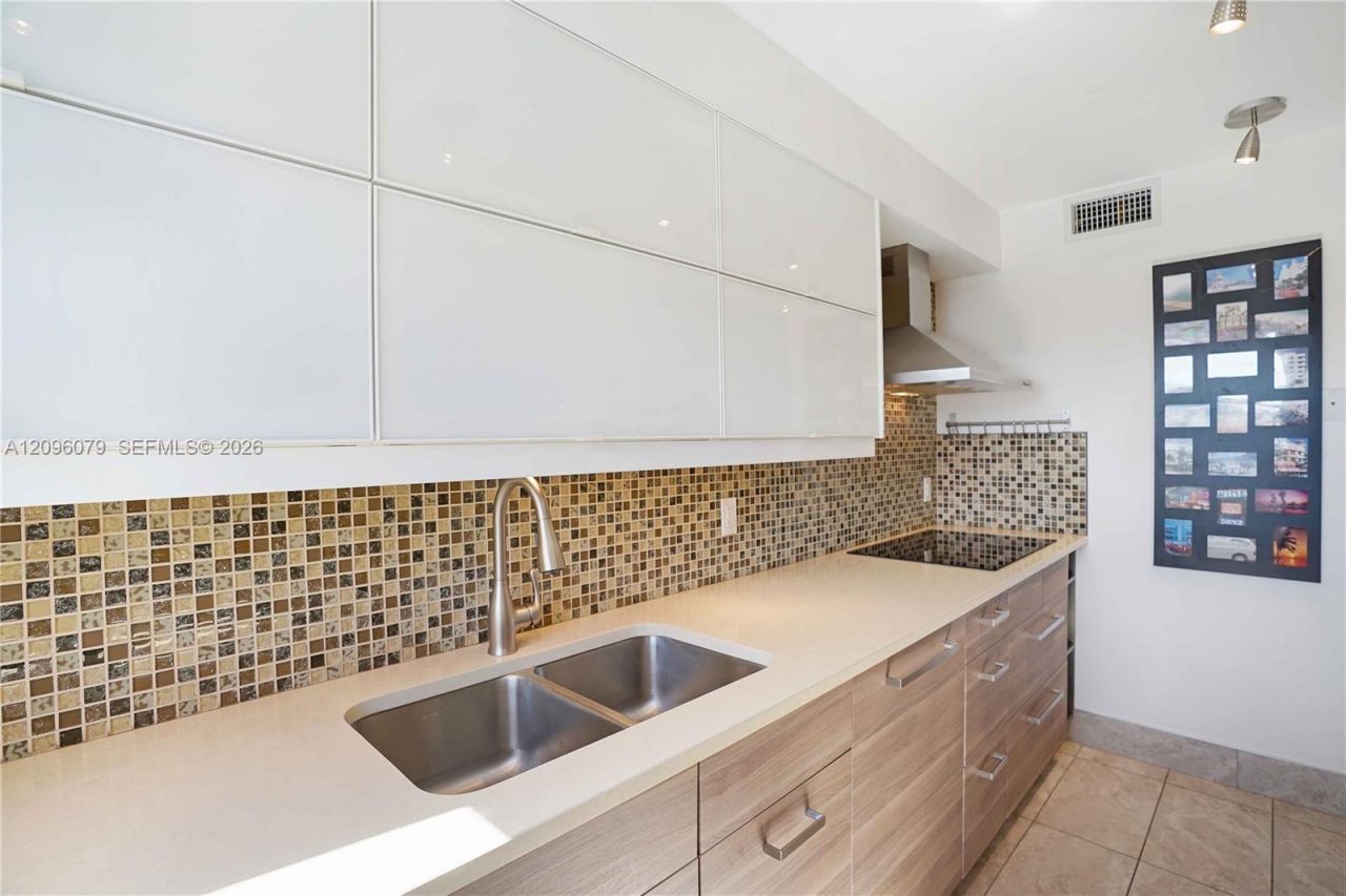 245 18 St , Unit 902, Miami Beach, FL 33139 Photo