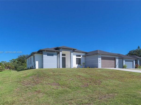 1705 NE 28 St , Cape Coral, FL 33909