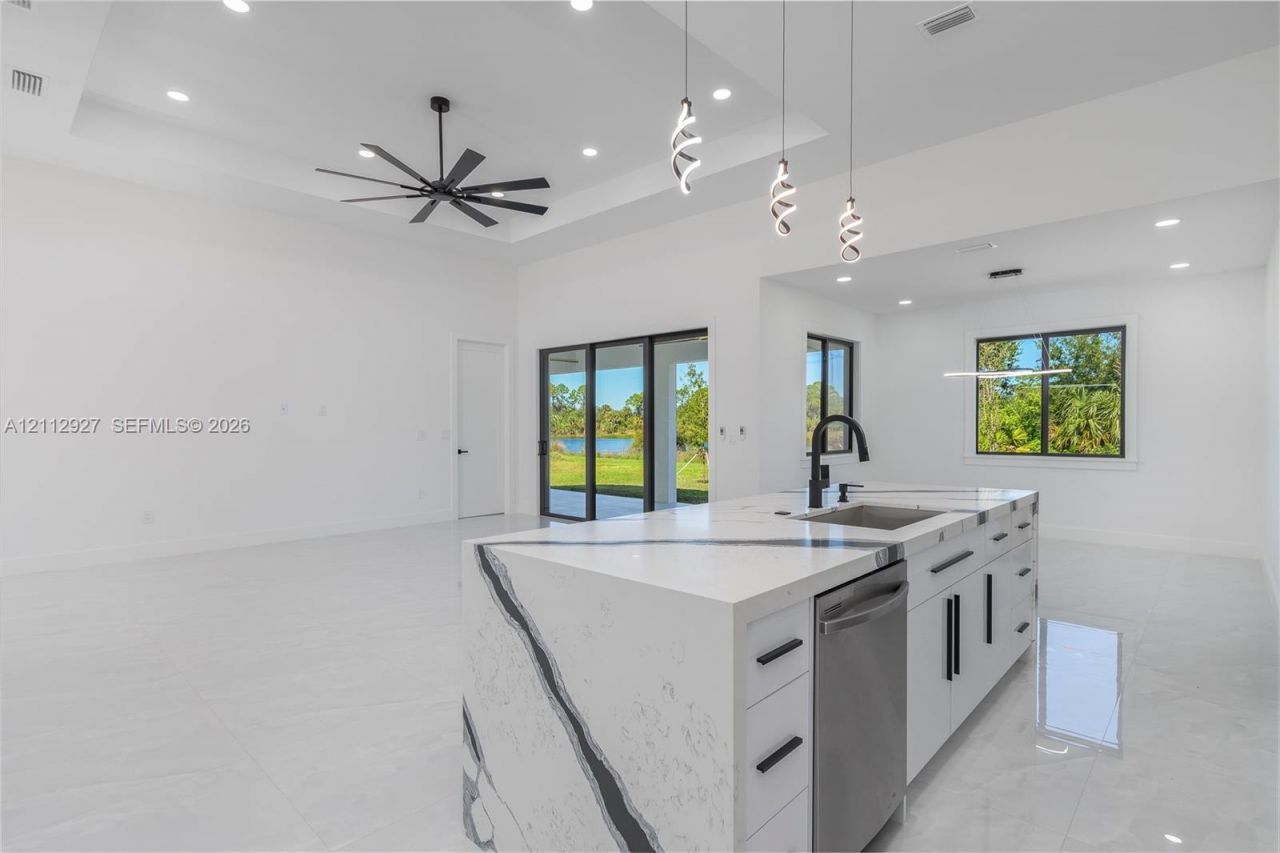 1705 NE 28 St , Cape Coral, FL 33909 Photo