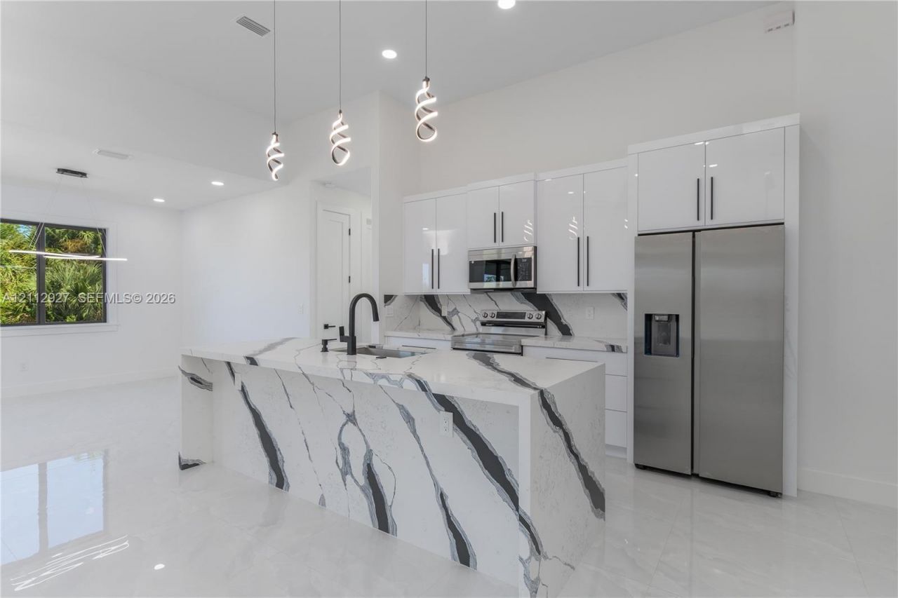 1705 NE 28 St , Cape Coral, FL 33909 Photo