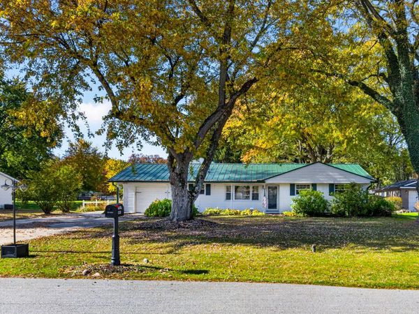 957 Becky Dr, Mansfield, OH 44905