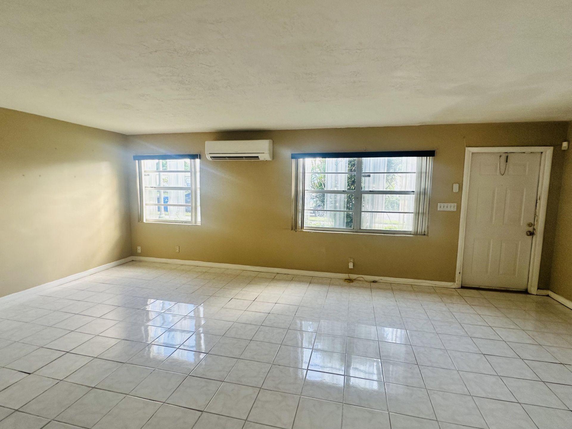 1572 W 10th Street, Riviera Beach, FL 33404 Photo