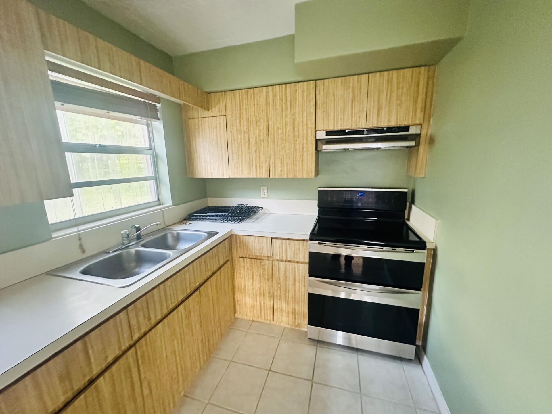 1572 W 10th Street, Riviera Beach, FL 33404 Photo