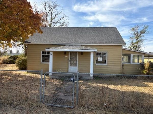 112 S H St, Sprague, WA 99032