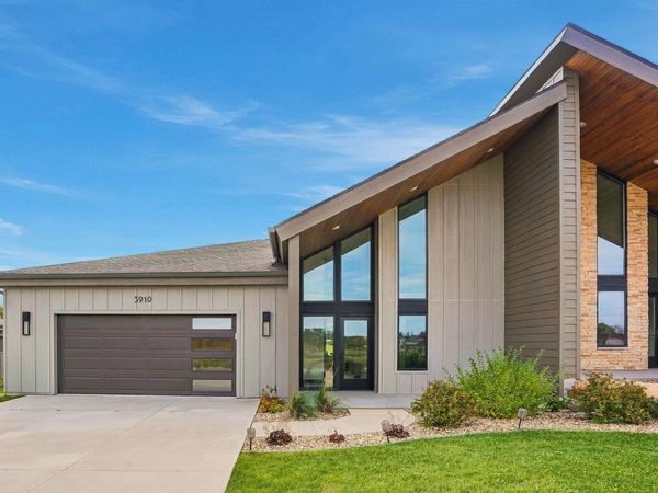 3912 Keagles Crossing, Cedar Falls, IA 50613