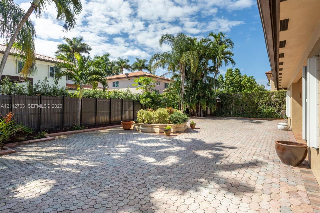7940 NW 159th Ter , Miami Lakes, FL 33016 Photo