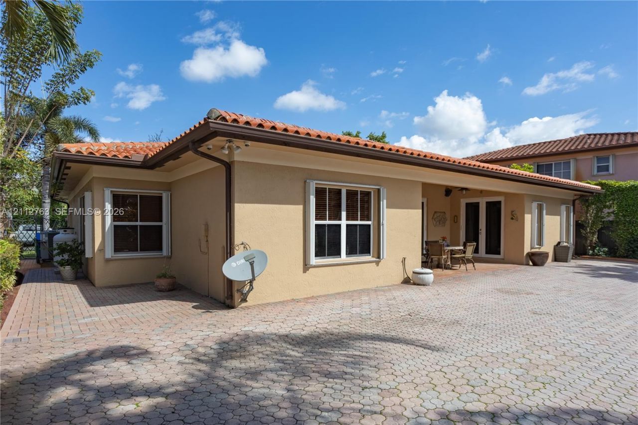 7940 NW 159th Ter , Miami Lakes, FL 33016 Photo