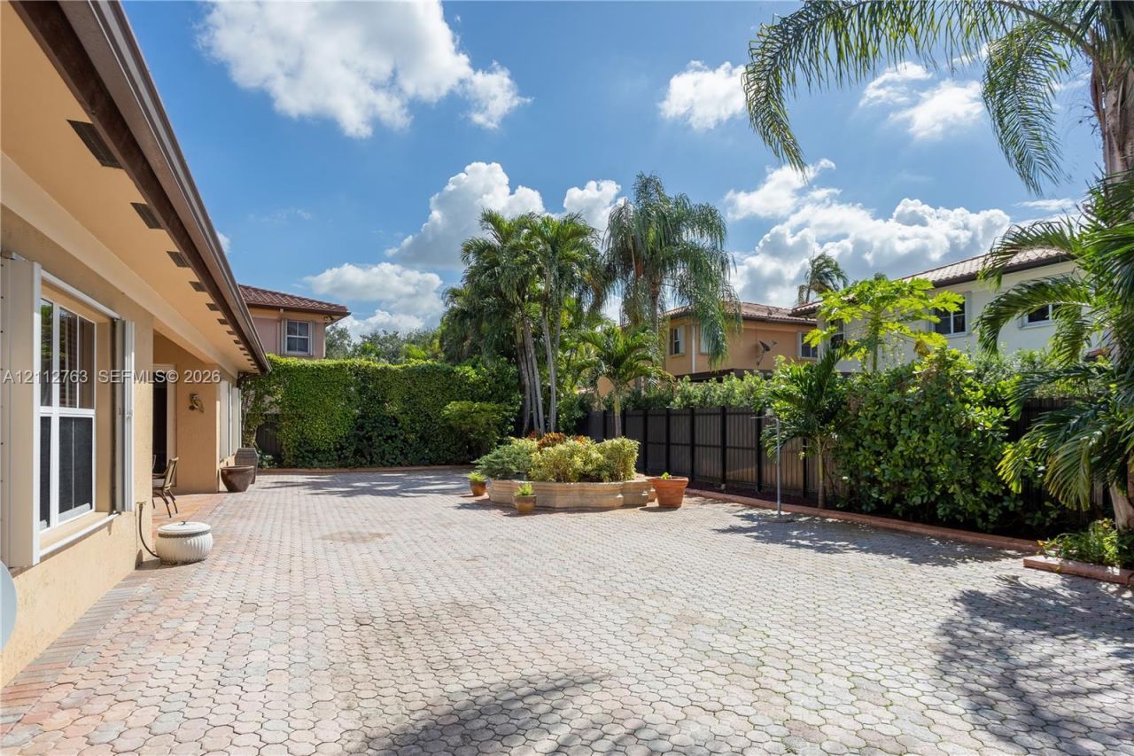 7940 NW 159th Ter , Miami Lakes, FL 33016 Photo