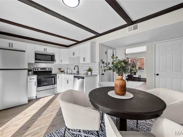 10587 Carroll Wood Way, St Louis, MO 63128