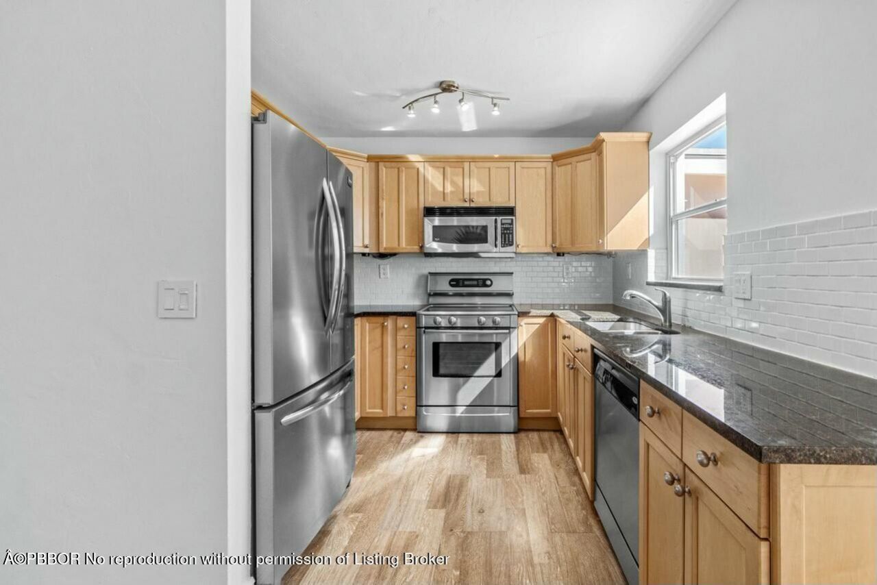 240 Forest Hill Boulevard, West Palm Beach, FL 33405 Photo