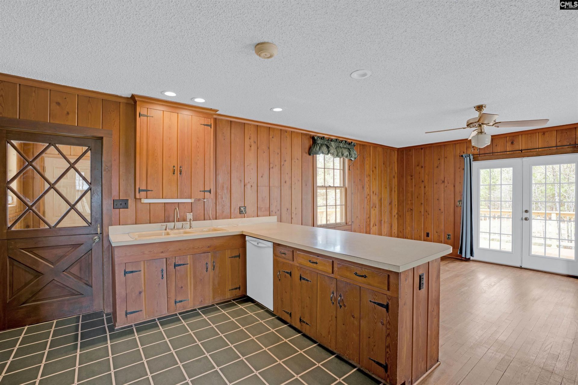 932 Toms Creek Road Photo 18