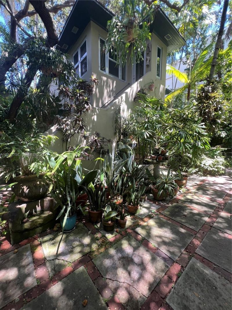 814 Michigan Ave , Unit 814, Miami Beach, FL 33139 Photo