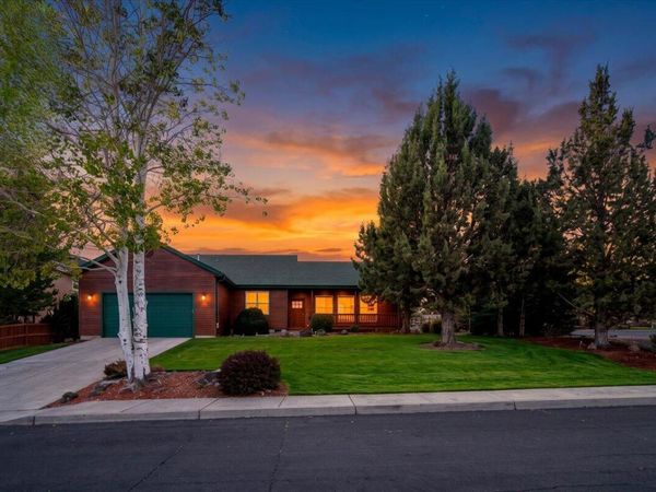 3560 SW Hillcrest Court, Redmond, OR 97756