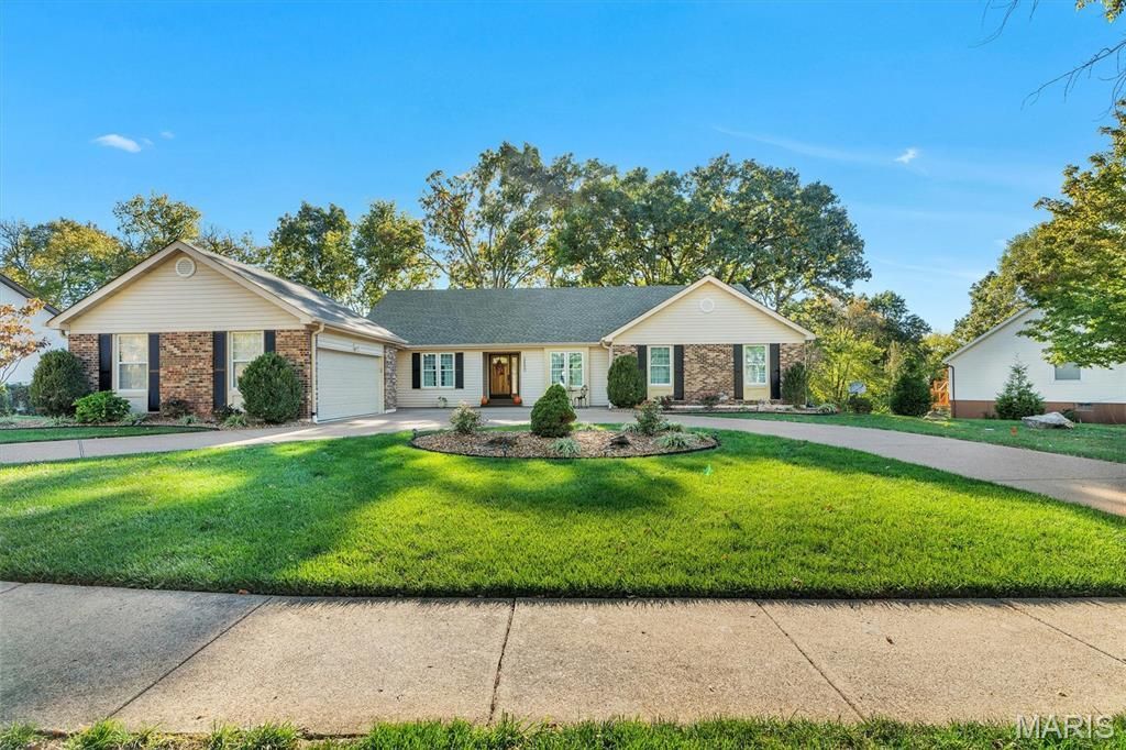 14650 Chesterfield Trails Drive, Chesterfield, MO 63017 Main Photo