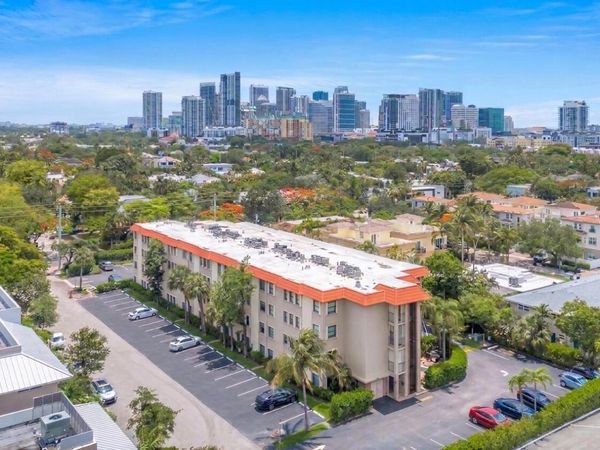 615 NE 12th Avenue, Unit 310, Fort Lauderdale, FL 33304
