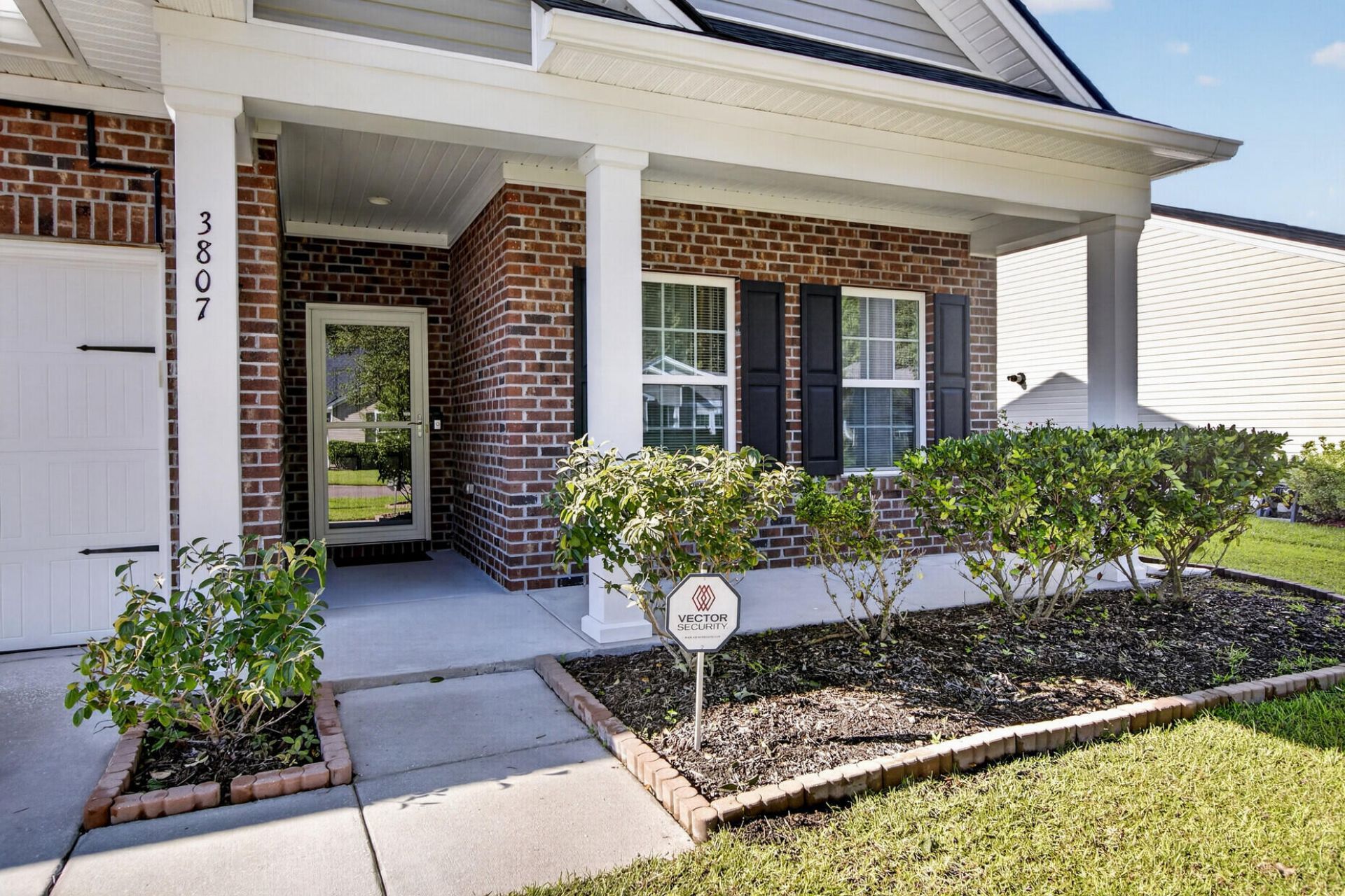 3807 Sourwood Court Photo 4