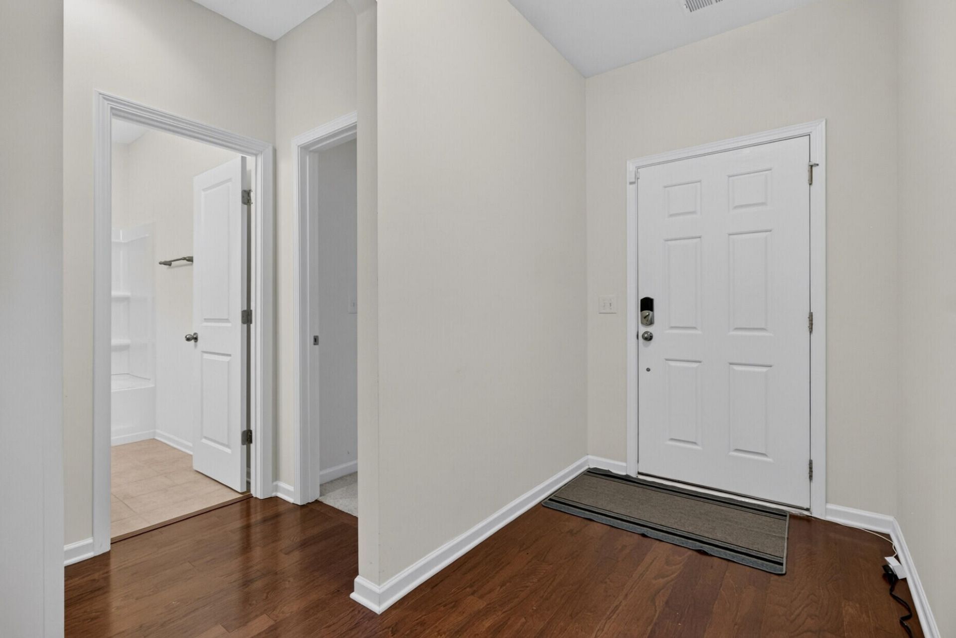3807 Sourwood Court Photo 6