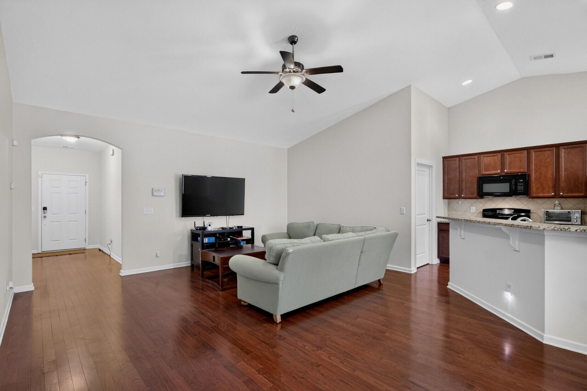 3807 Sourwood Court Photo 8