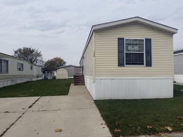 138 E LaGrande Street , Howell, Mi 48843