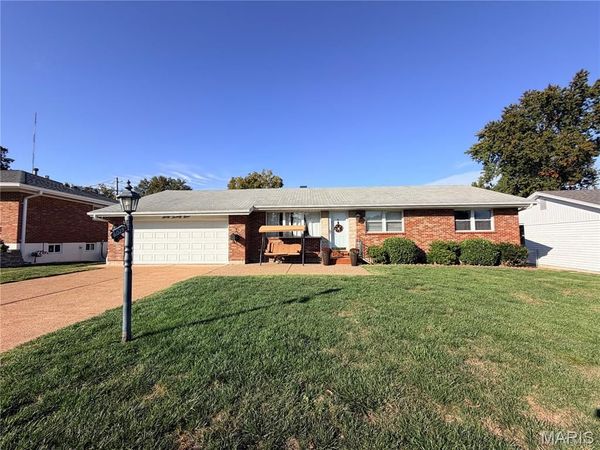 6029 Pebble Hill Drive , St Louis, MO 63123
