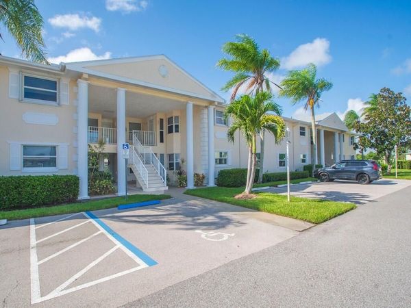 655 W Lake Jasmine Circle, Vero Beach, FL 32962
