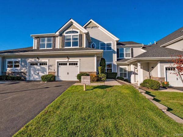 11 Willow Terrace , Coram, NY 11727