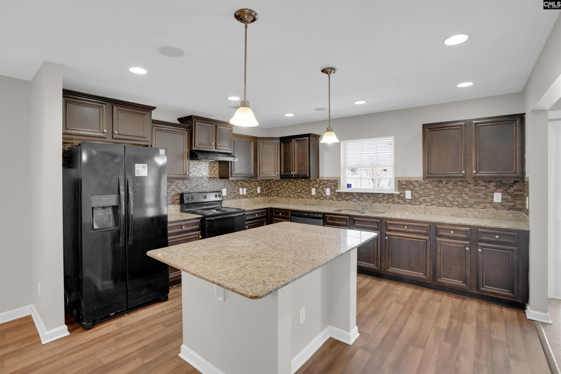 834 Dovefield Lane  Photo 4
