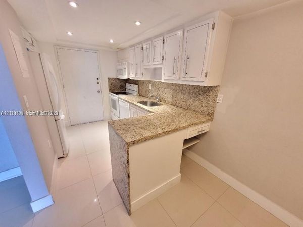 18011 Biscayne Blvd, Unit 702, Aventura, FL 33160