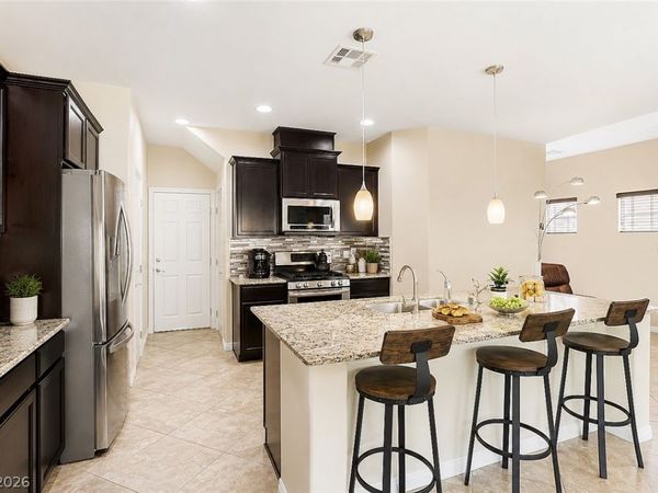 2815 Rough Green Street , Las Vegas, NV 89117