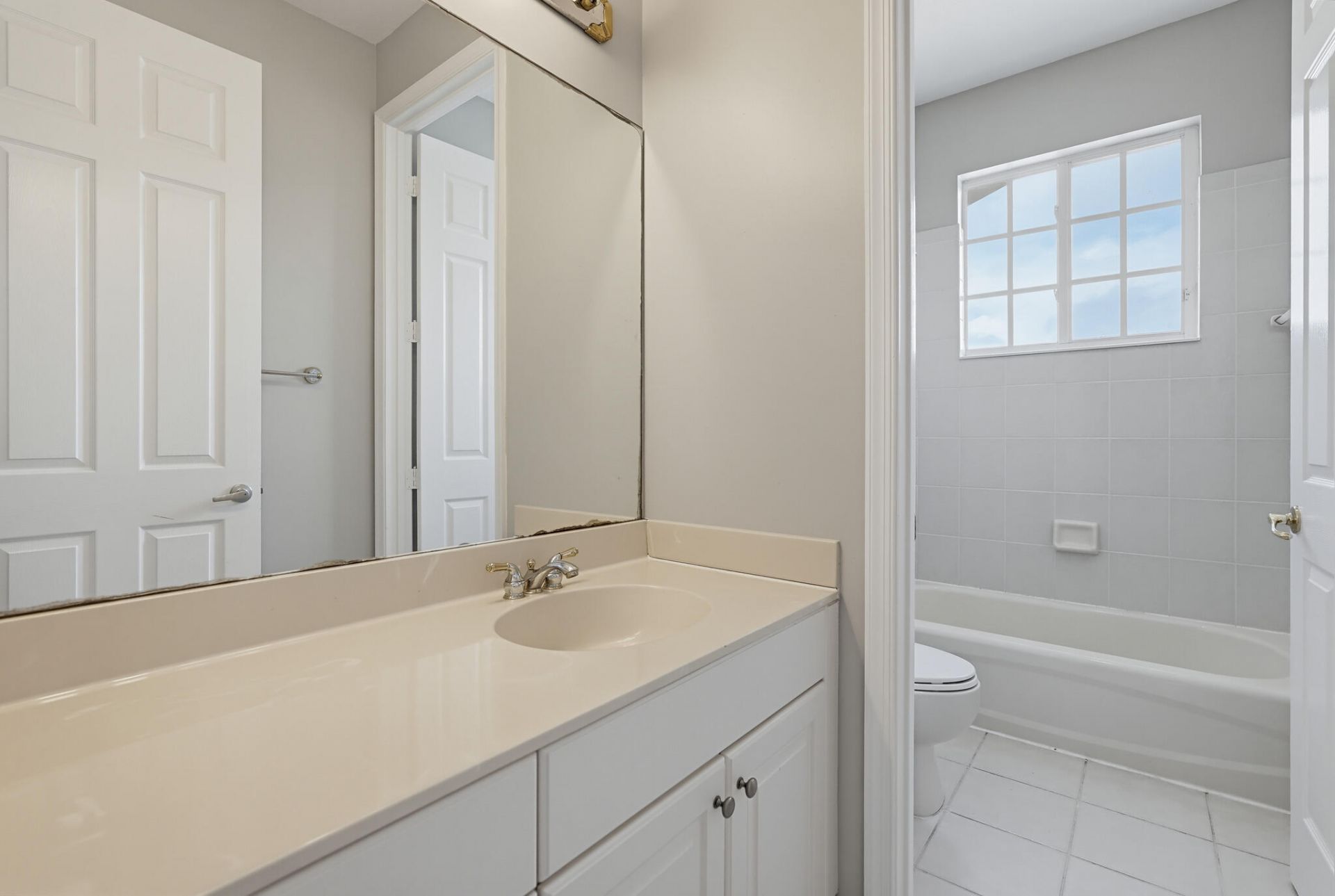 122 Sarona Circle, Royal Palm Beach, FL 33411 Photo