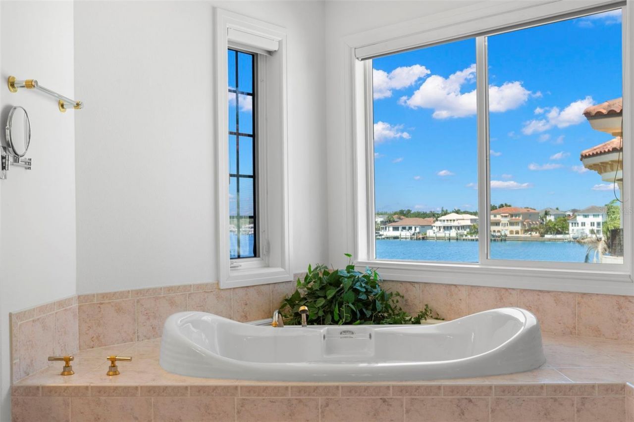 6130 Kipps Colony Drive W, Gulfport, FL 33707 Photo