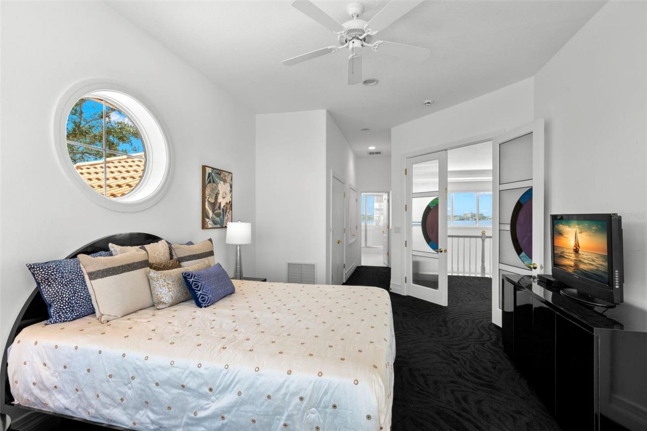 6130 Kipps Colony Drive W, Gulfport, FL 33707 Photo
