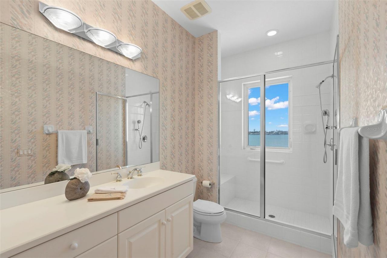 6130 Kipps Colony Drive W, Gulfport, FL 33707 Photo