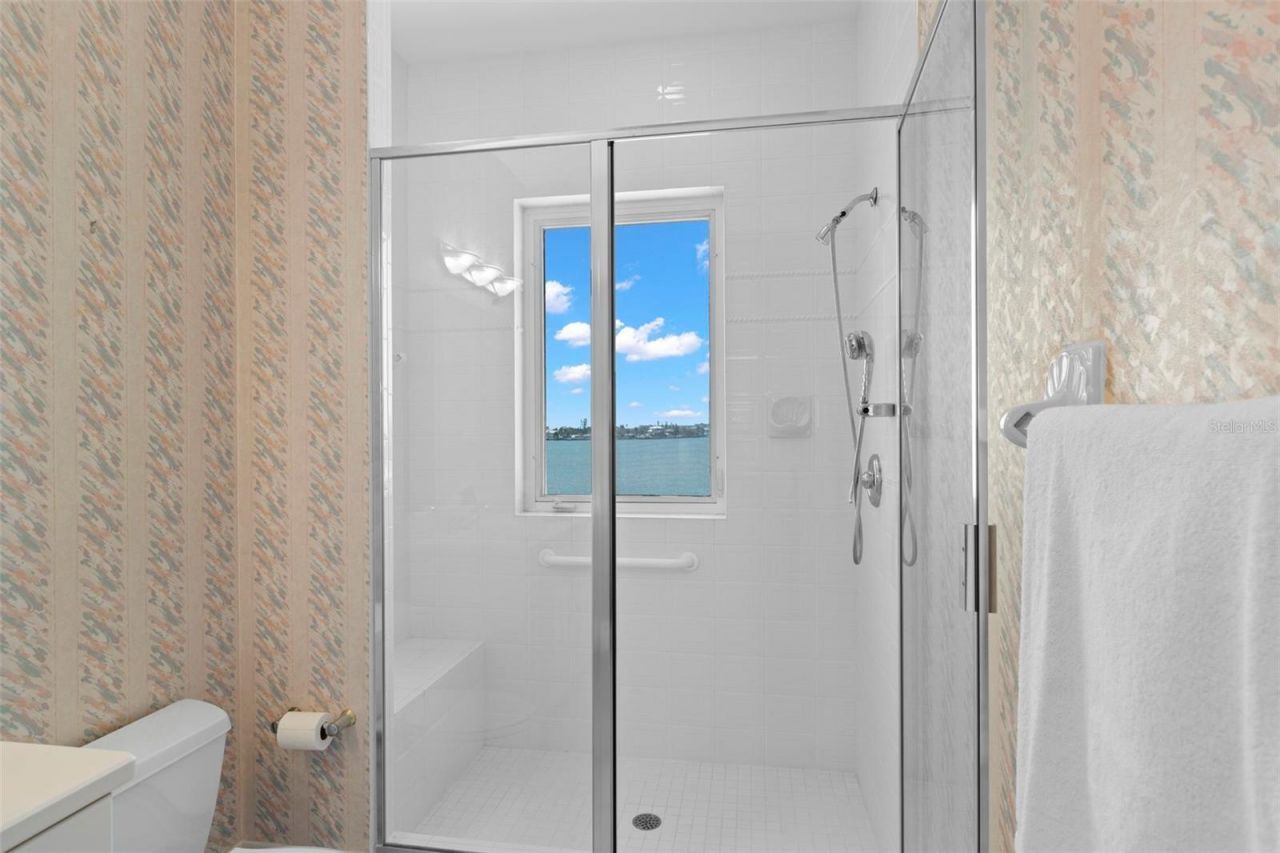 6130 Kipps Colony Drive W, Gulfport, FL 33707 Photo