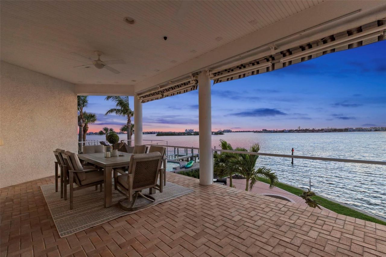 6130 Kipps Colony Drive W, Gulfport, FL 33707 Photo