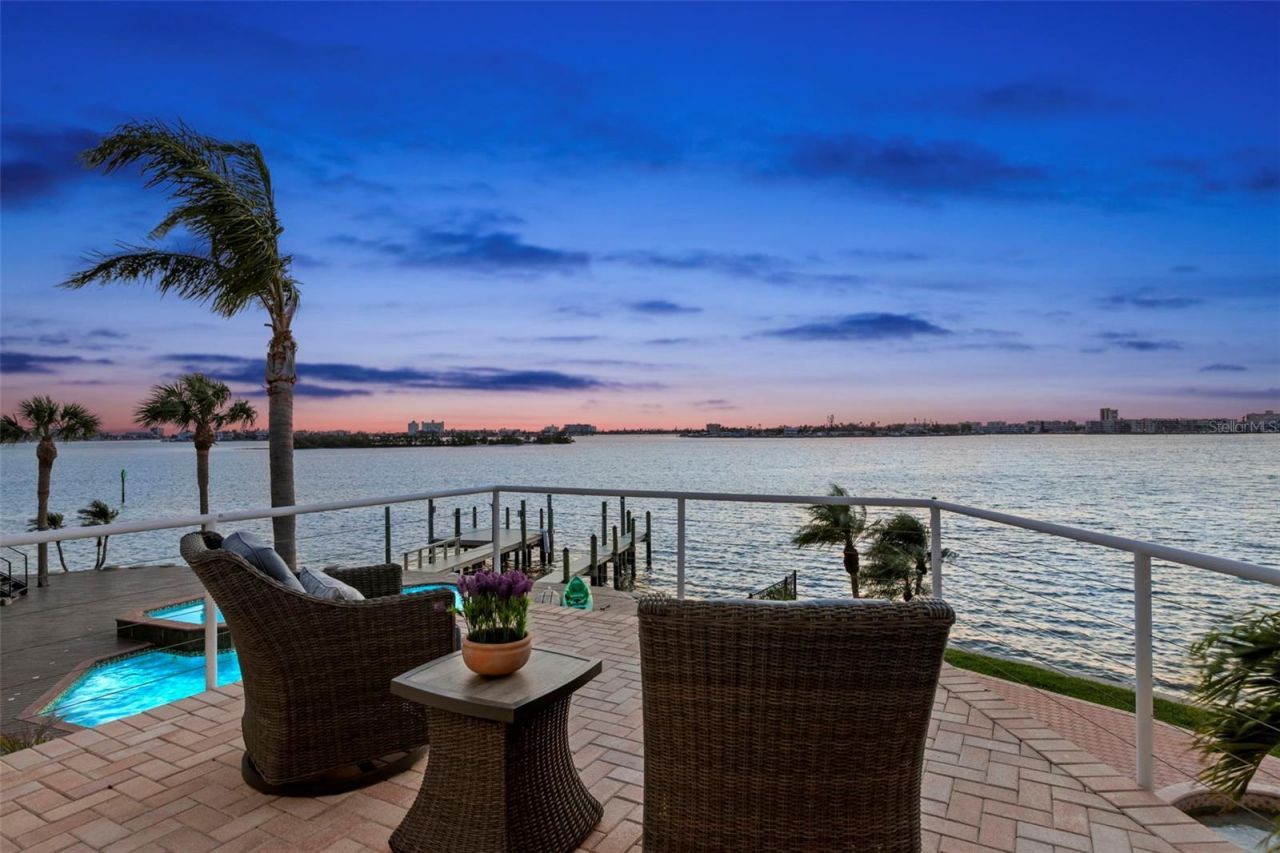 6130 Kipps Colony Drive W, Gulfport, FL 33707 Photo